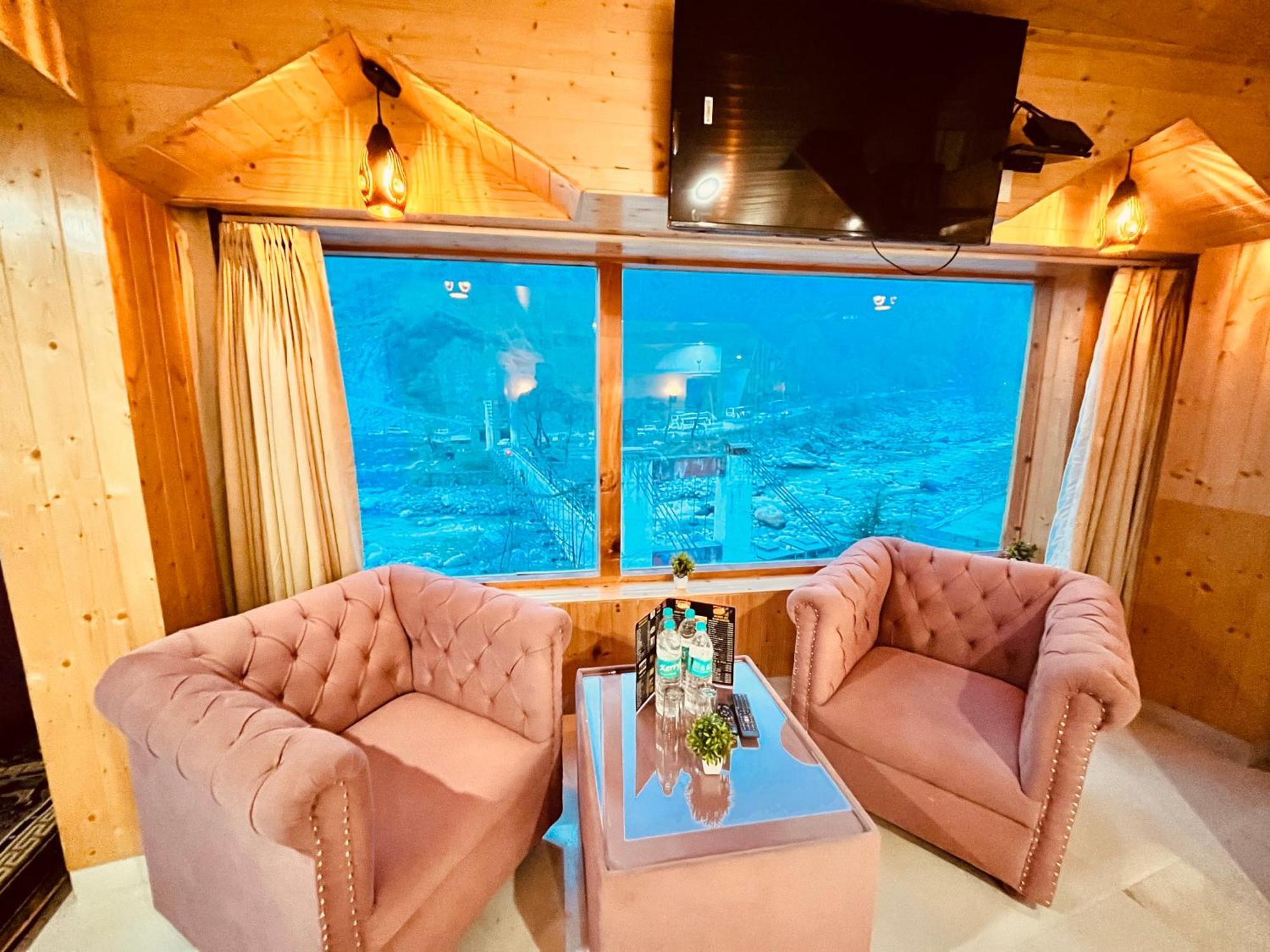 Himalayan Fort Resort, Manali - ! Riverside Property !! Big Lawn With Bonfire !! Best Selling !! Scenic River & Mountais View !! Big Parking !! Luxury Balcony Rooms !! Playing Zone !! Property Of The Year ! M 98160-43600 Luaran gambar