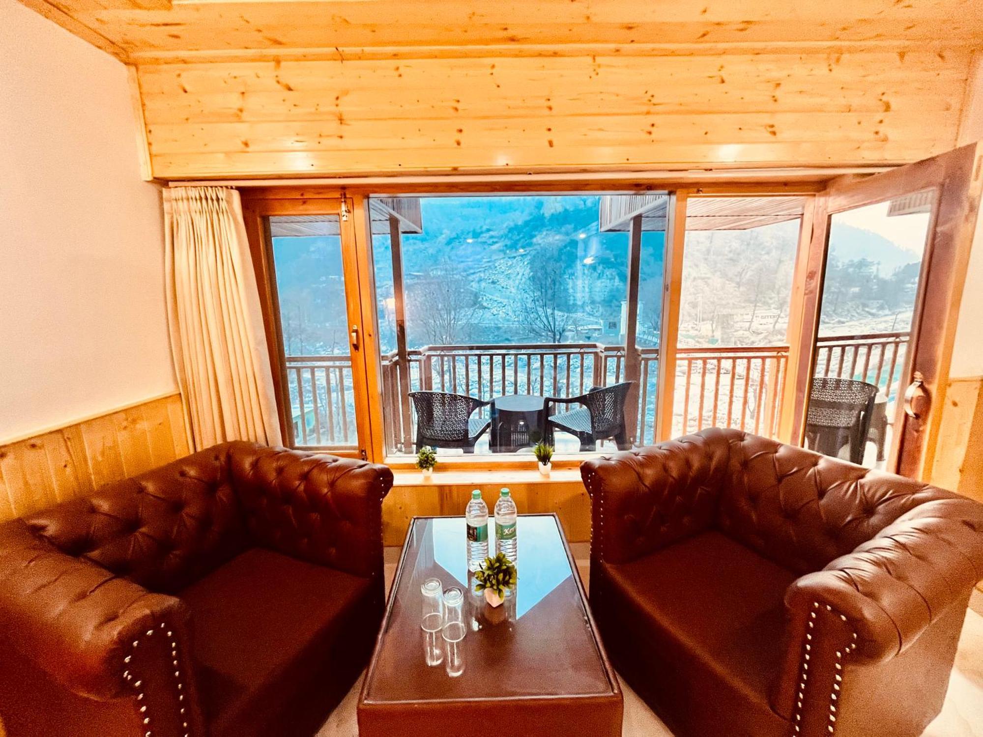 Himalayan Fort Resort, Manali - ! Riverside Property !! Big Lawn With Bonfire !! Best Selling !! Scenic River & Mountais View !! Big Parking !! Luxury Balcony Rooms !! Playing Zone !! Property Of The Year ! M 98160-43600 Luaran gambar