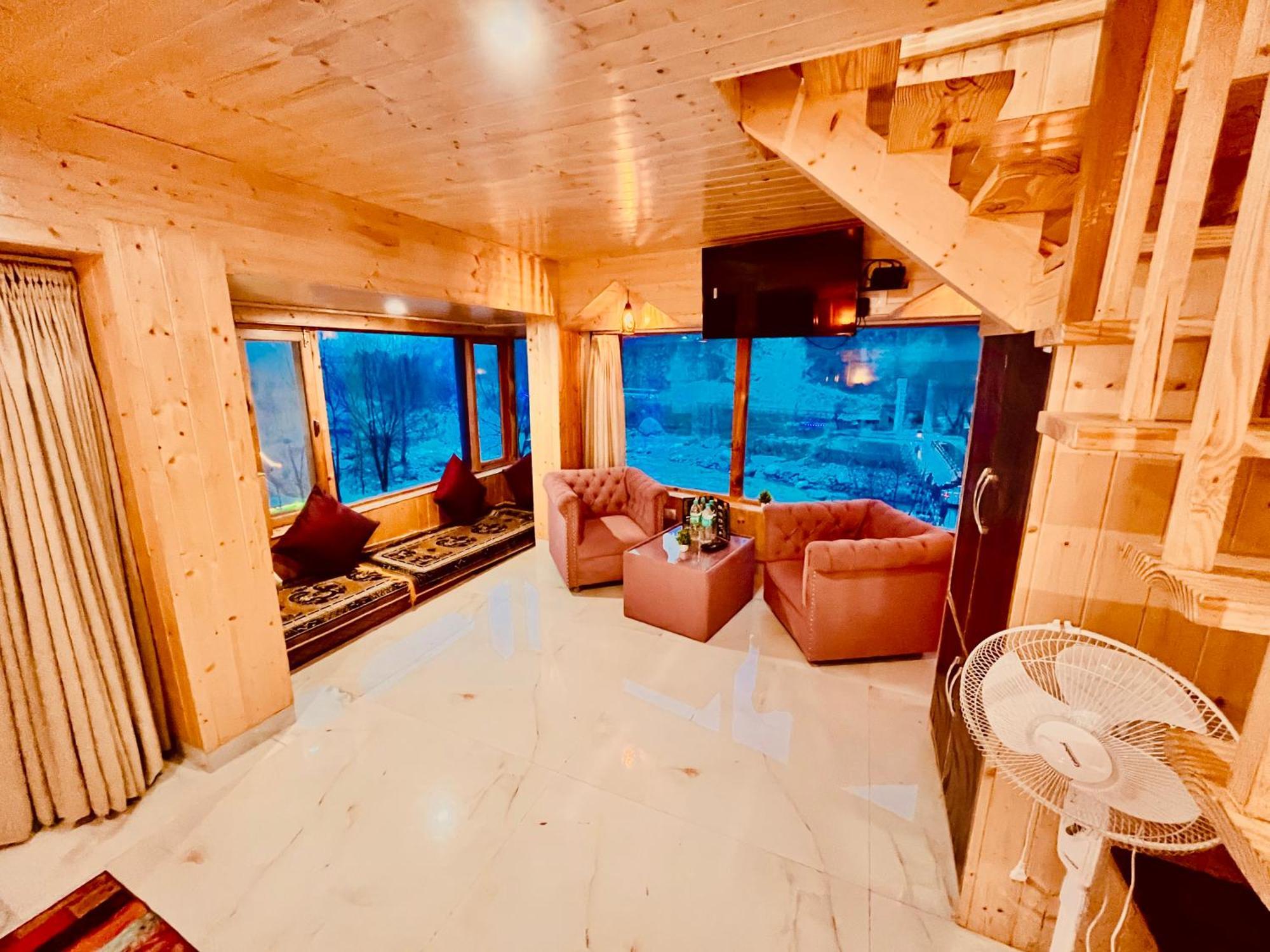 Himalayan Fort Resort, Manali - ! Riverside Property !! Big Lawn With Bonfire !! Best Selling !! Scenic River & Mountais View !! Big Parking !! Luxury Balcony Rooms !! Playing Zone !! Property Of The Year ! M 98160-43600 Luaran gambar