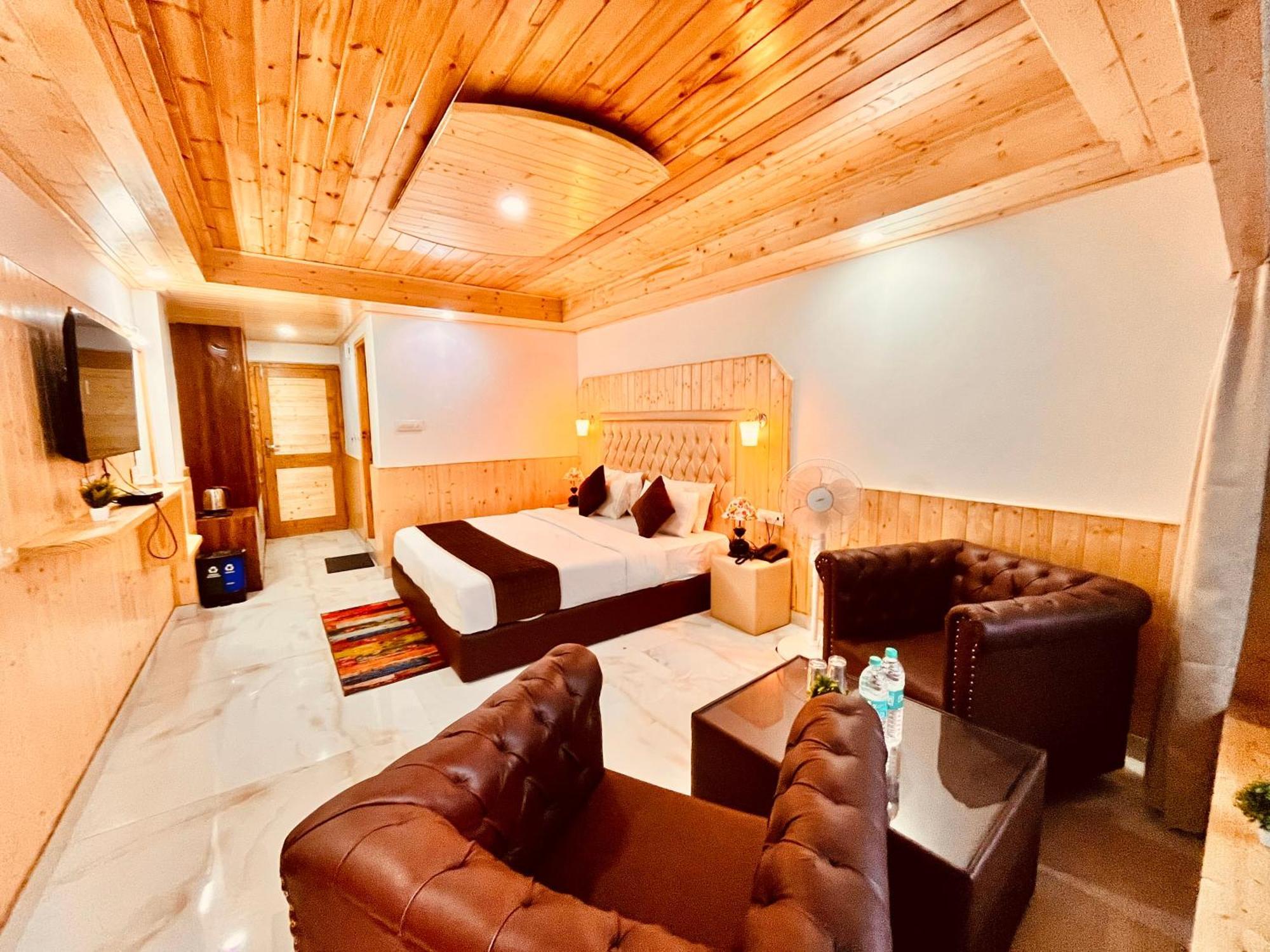 Himalayan Fort Resort, Manali - ! Riverside Property !! Big Lawn With Bonfire !! Best Selling !! Scenic River & Mountais View !! Big Parking !! Luxury Balcony Rooms !! Playing Zone !! Property Of The Year ! M 98160-43600 Luaran gambar