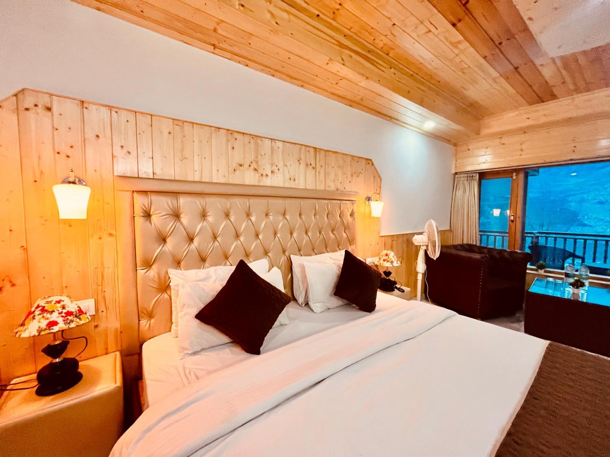 Himalayan Fort Resort, Manali - ! Riverside Property !! Big Lawn With Bonfire !! Best Selling !! Scenic River & Mountais View !! Big Parking !! Luxury Balcony Rooms !! Playing Zone !! Property Of The Year ! M 98160-43600 Luaran gambar