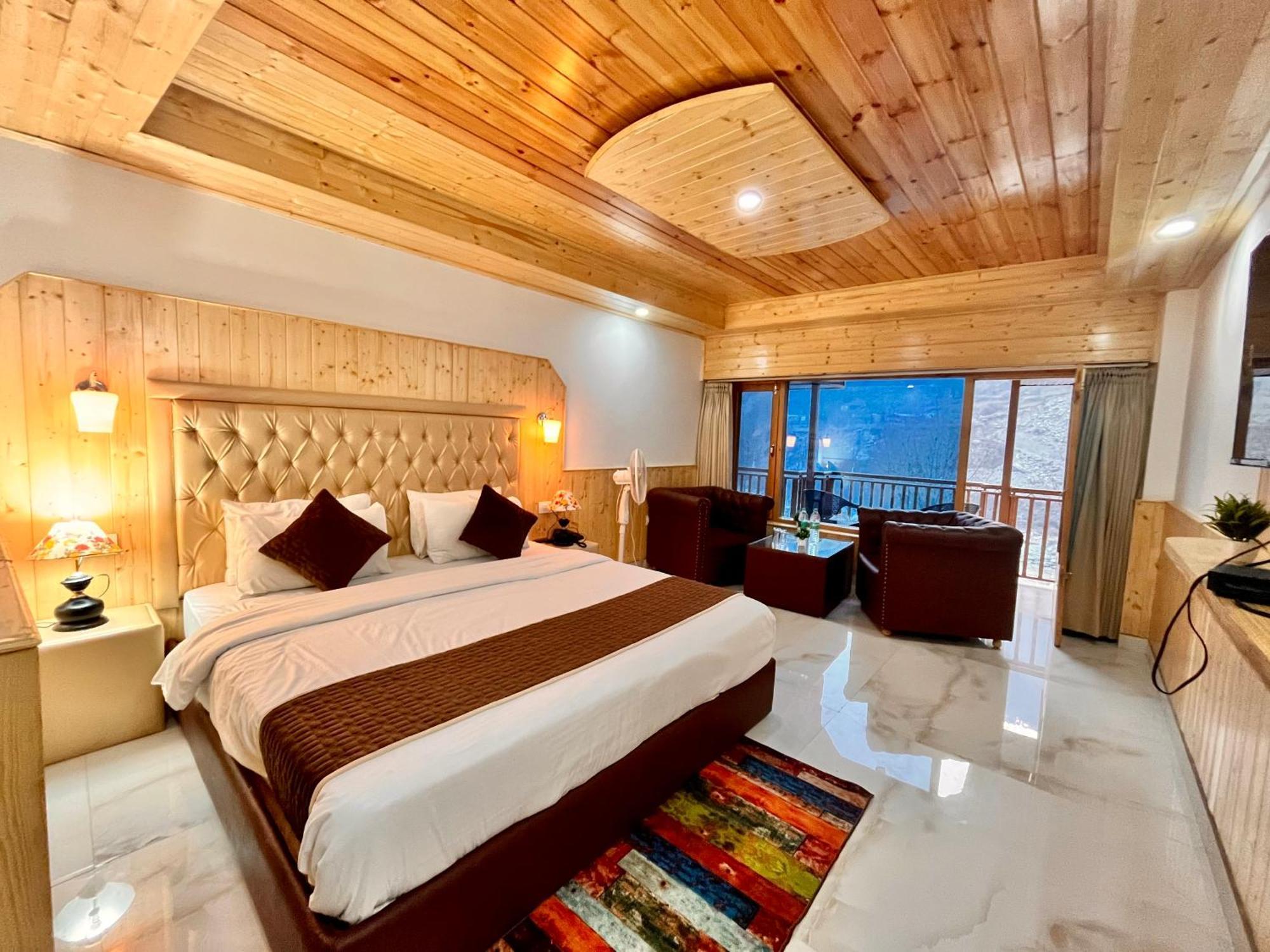 Himalayan Fort Resort, Manali - ! Riverside Property !! Big Lawn With Bonfire !! Best Selling !! Scenic River & Mountais View !! Big Parking !! Luxury Balcony Rooms !! Playing Zone !! Property Of The Year ! M 98160-43600 Luaran gambar