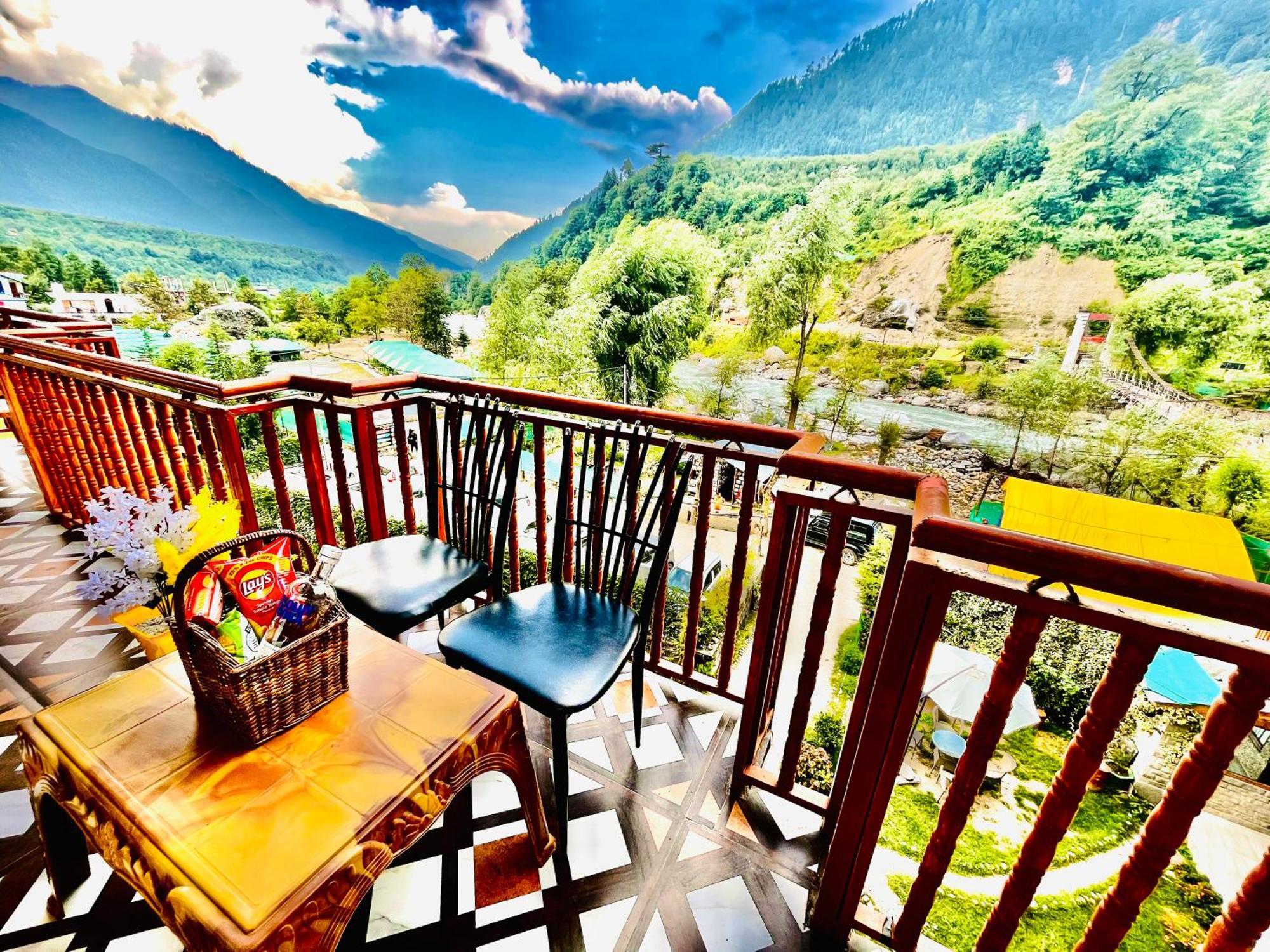 Himalayan Fort Resort, Manali - ! Riverside Property !! Big Lawn With Bonfire !! Best Selling !! Scenic River & Mountais View !! Big Parking !! Luxury Balcony Rooms !! Playing Zone !! Property Of The Year ! M 98160-43600 Luaran gambar