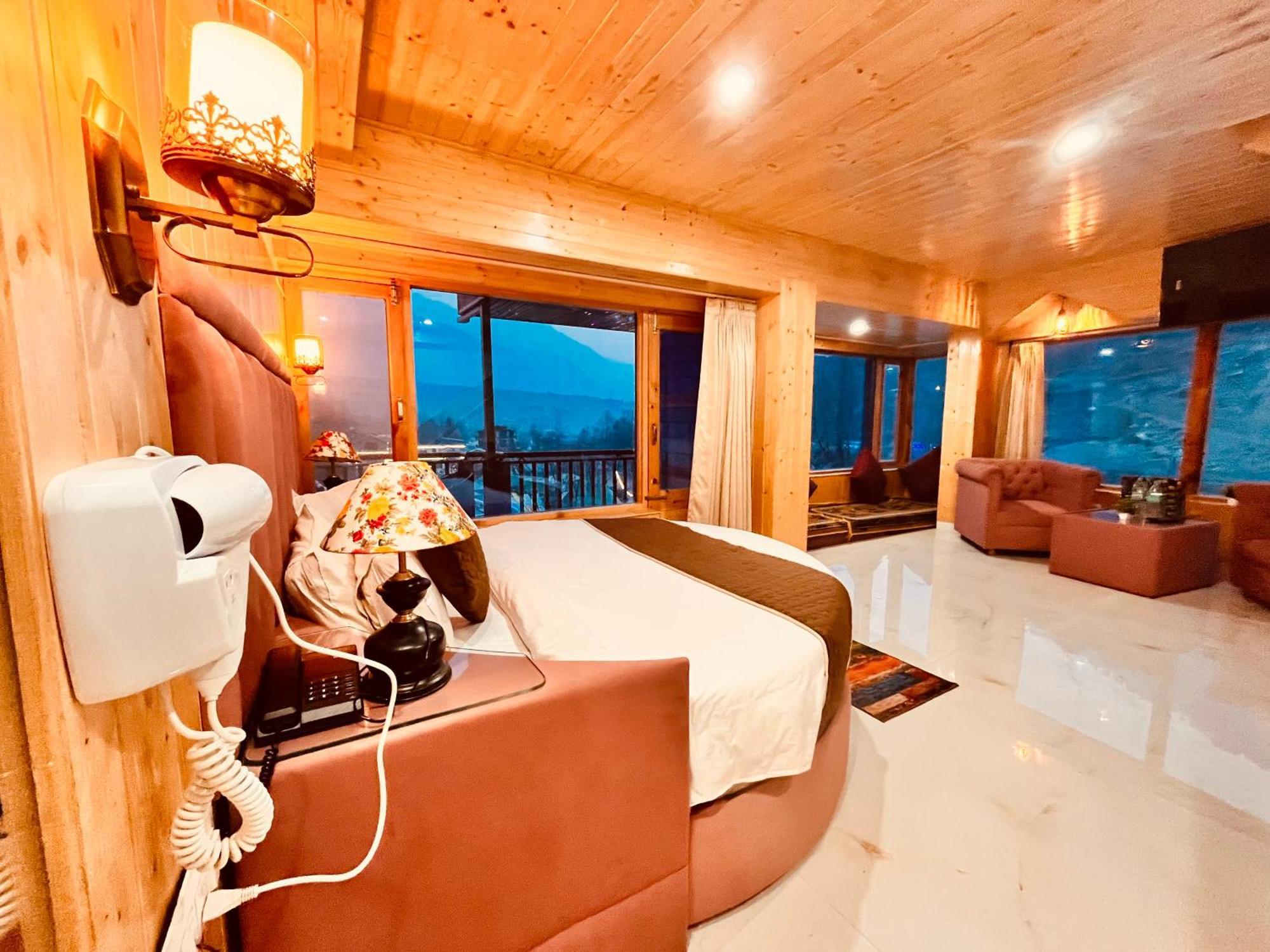 Himalayan Fort Resort, Manali - ! Riverside Property !! Big Lawn With Bonfire !! Best Selling !! Scenic River & Mountais View !! Big Parking !! Luxury Balcony Rooms !! Playing Zone !! Property Of The Year ! M 98160-43600 Luaran gambar