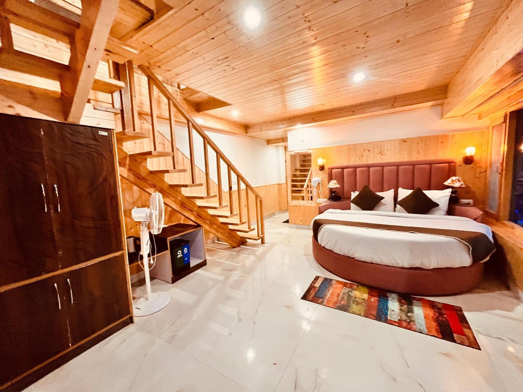 Himalayan Fort Resort, Manali - ! Riverside Property !! Big Lawn With Bonfire !! Best Selling !! Scenic River & Mountais View !! Big Parking !! Luxury Balcony Rooms !! Playing Zone !! Property Of The Year ! M 98160-43600 Luaran gambar
