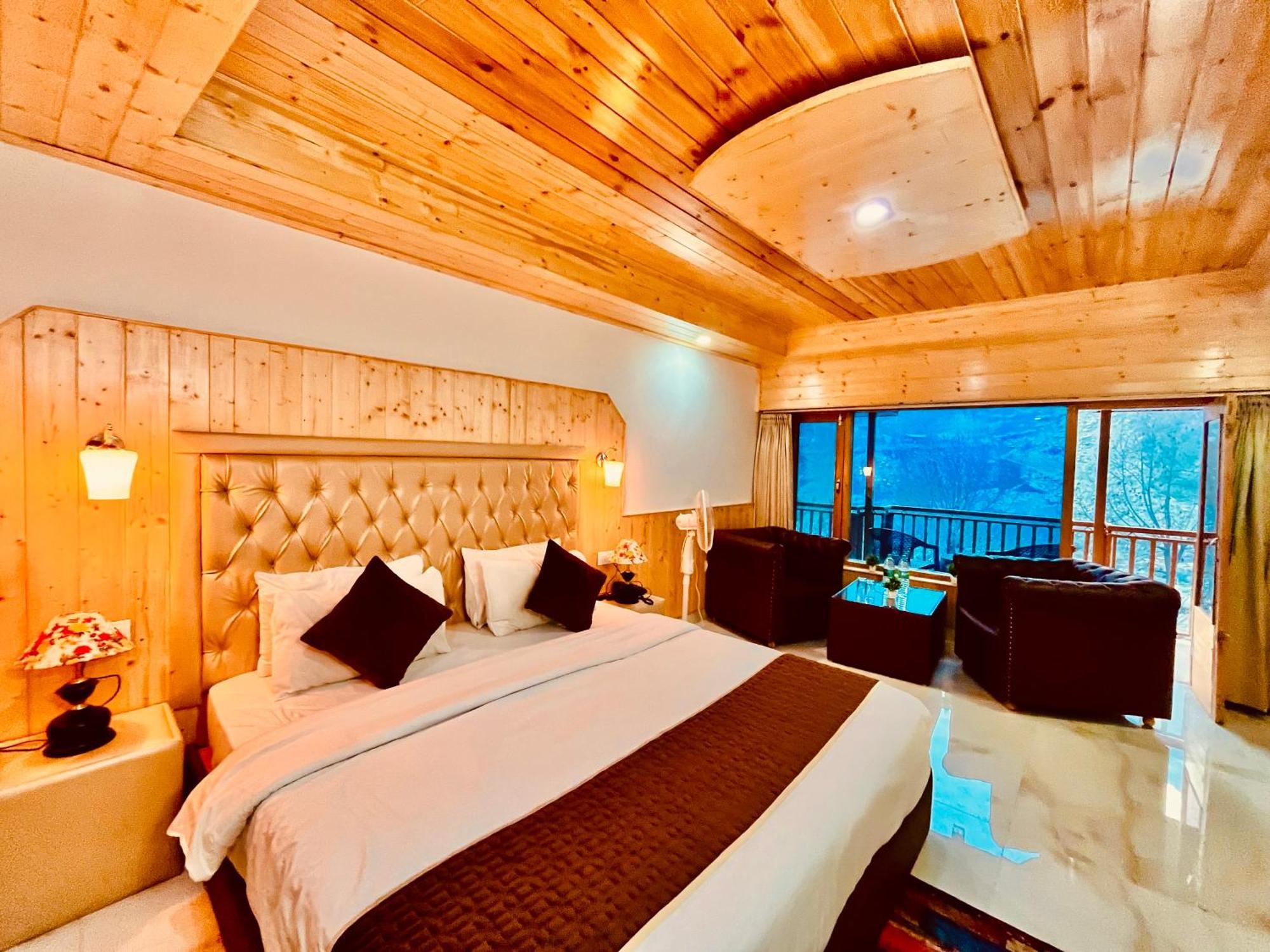 Himalayan Fort Resort, Manali - ! Riverside Property !! Big Lawn With Bonfire !! Best Selling !! Scenic River & Mountais View !! Big Parking !! Luxury Balcony Rooms !! Playing Zone !! Property Of The Year ! M 98160-43600 Luaran gambar