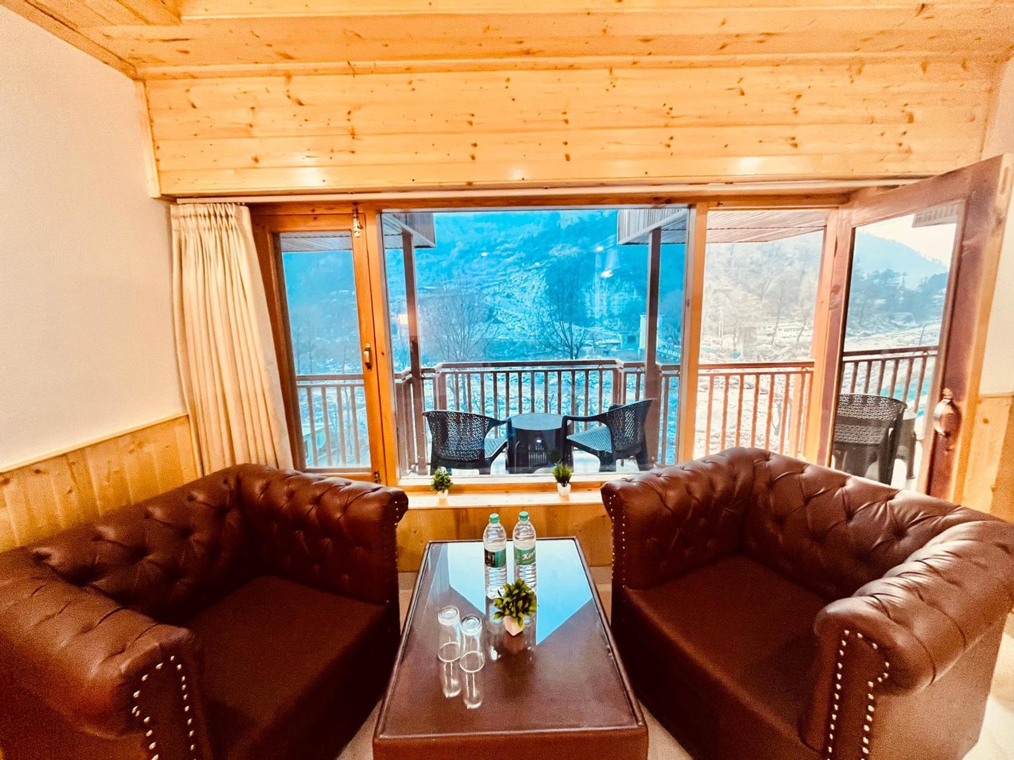 Himalayan Fort Resort, Manali - ! Riverside Property !! Big Lawn With Bonfire !! Best Selling !! Scenic River & Mountais View !! Big Parking !! Luxury Balcony Rooms !! Playing Zone !! Property Of The Year ! M 98160-43600 Luaran gambar